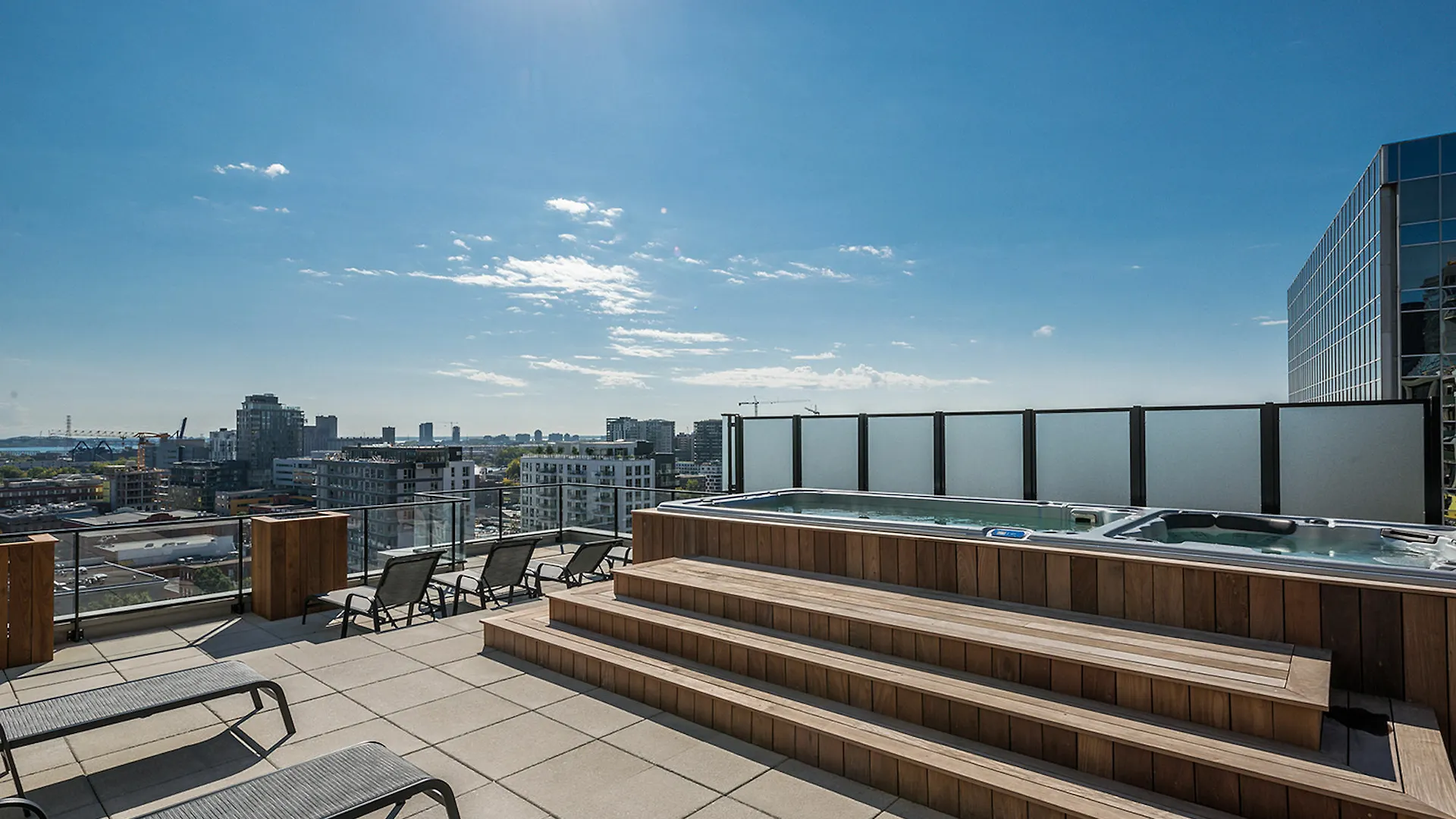 Contacten van Unique 1Br In Old Montreal By Sonder